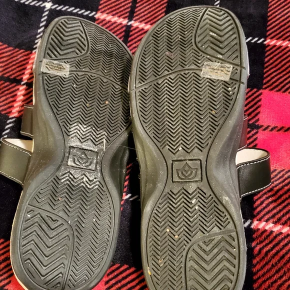 Spenco womens Size 11b camo slides. In good condition - Picture 4 of 5